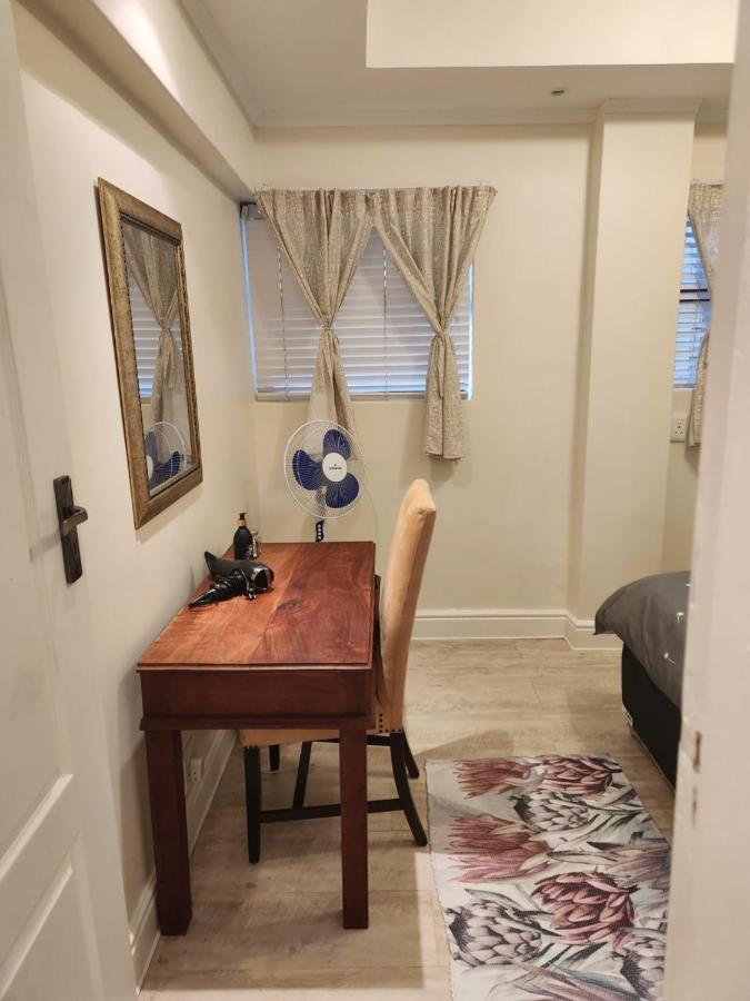 Apartment Centrally Vacation In Road Cape Town